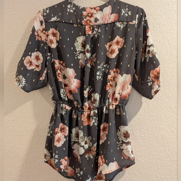 J For Justify Blouse,Gray, Pink Floral, Zipped Front , Two Pockets,Size Medium. - Picture 2 of 6